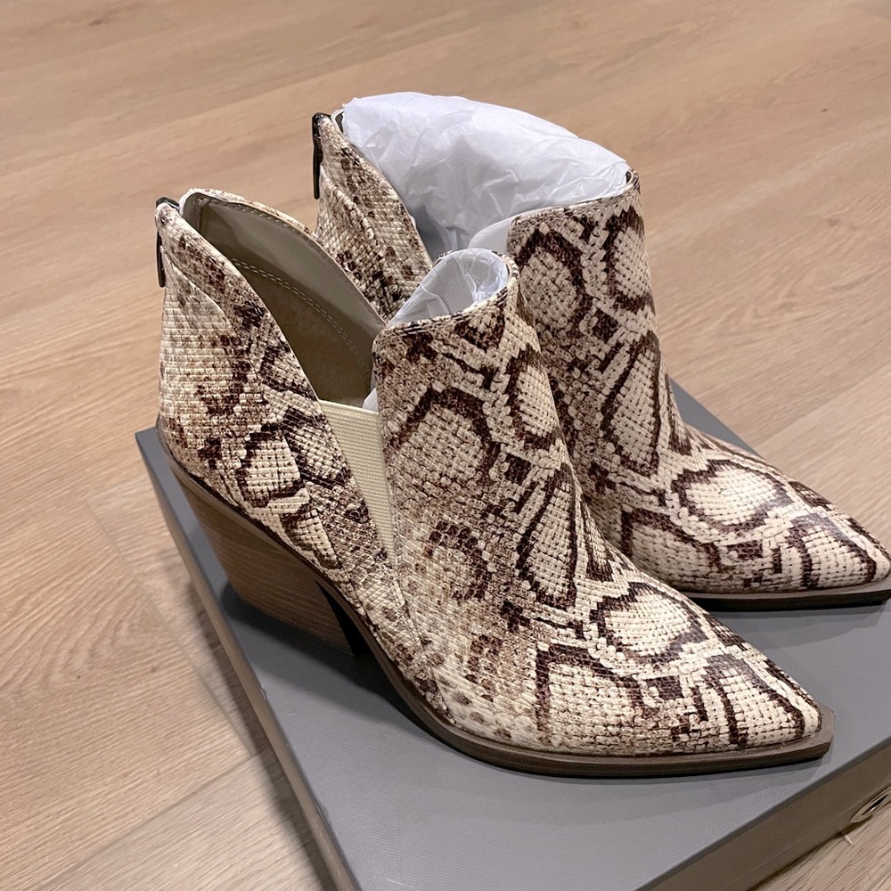 Vince Camuto 8.5 booties